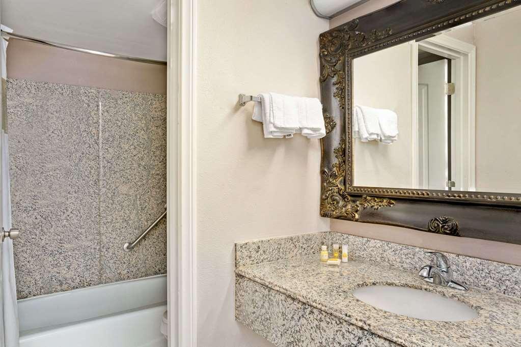 Baymont By Wyndham College Park Atlanta Airport South Hotel Bagian luar foto