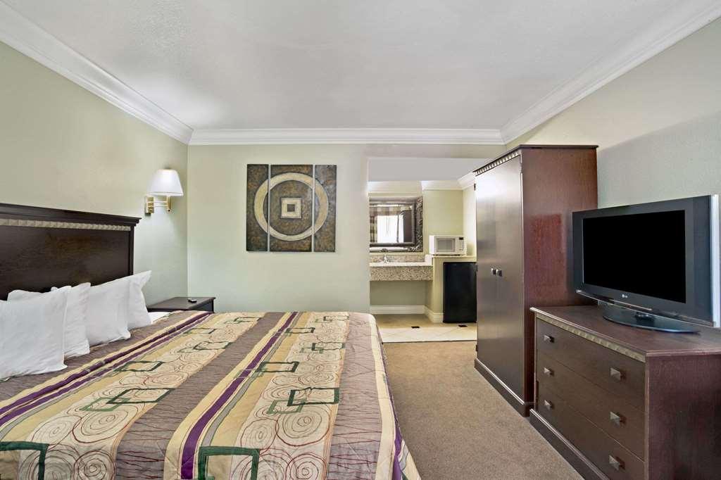 Baymont By Wyndham College Park Atlanta Airport South Hotel Bagian luar foto