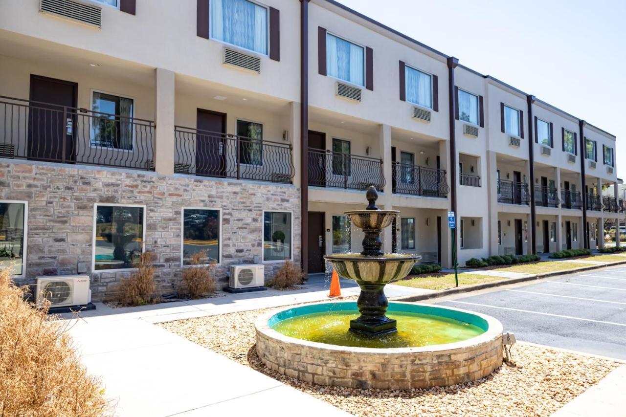 Baymont By Wyndham College Park Atlanta Airport South Hotel Bagian luar foto