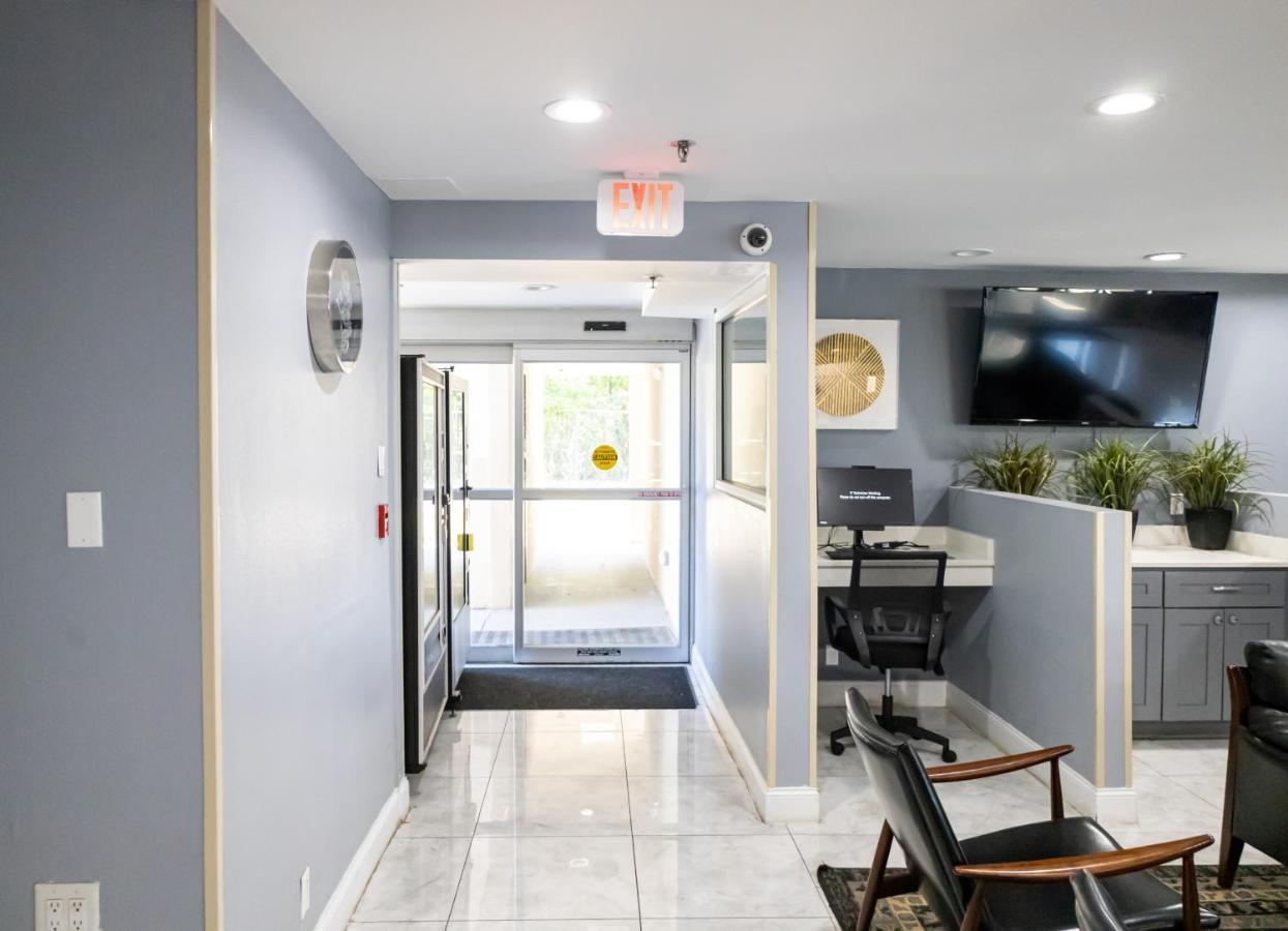 Baymont By Wyndham College Park Atlanta Airport South Hotel Bagian luar foto