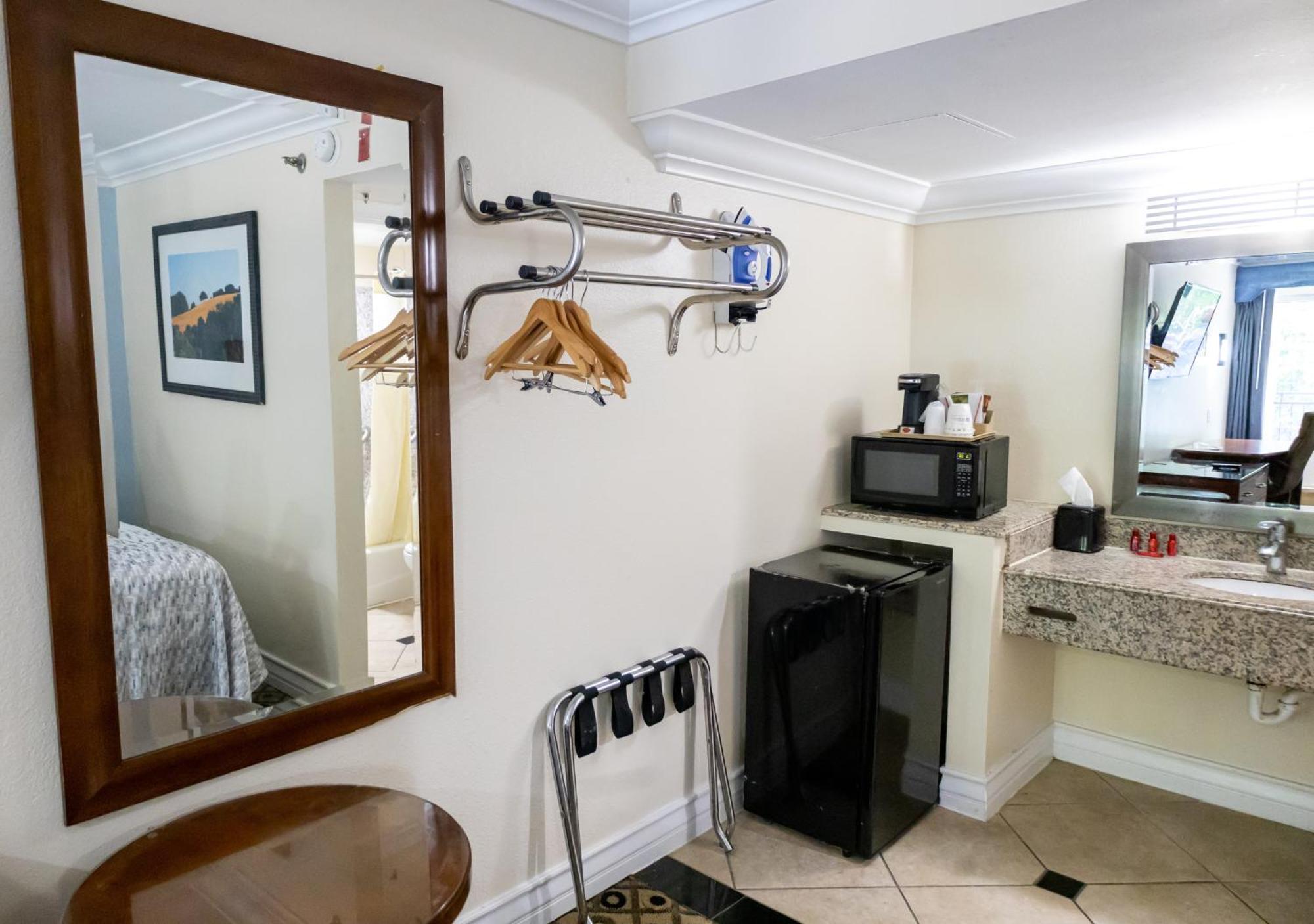 Baymont By Wyndham College Park Atlanta Airport South Hotel Bagian luar foto