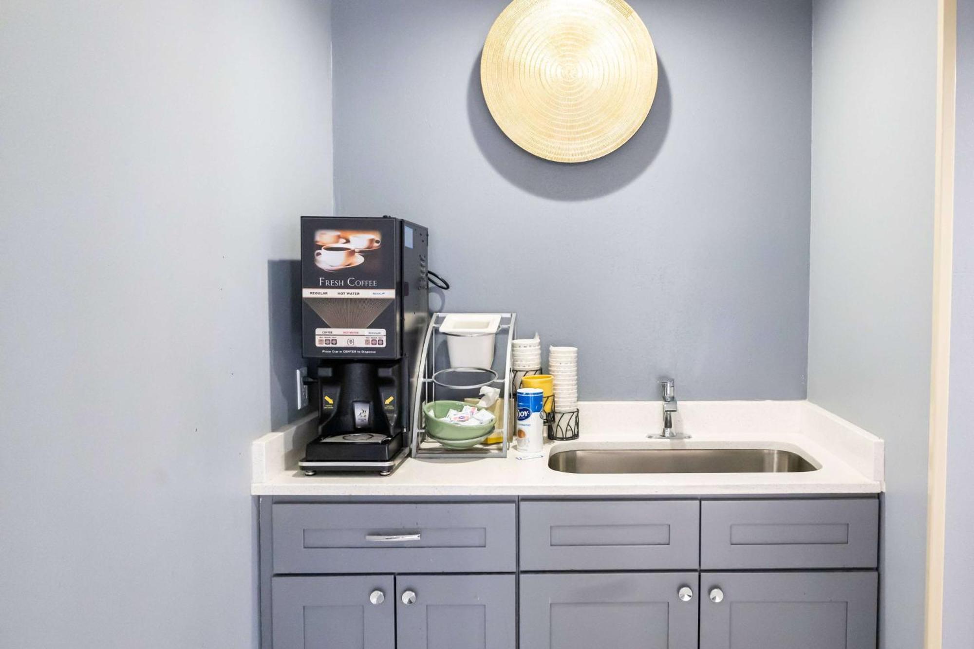 Baymont By Wyndham College Park Atlanta Airport South Hotel Bagian luar foto